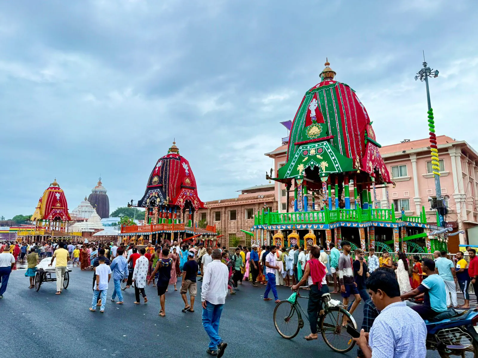 Rath Yatra 2025 : ભગવાન જગન્નાથ ની ભવ્ય રથ યાત્રા જુઓ ભક્તો નો પ્રેમ..